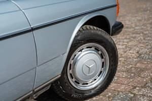 Gebraucht Mercedes 300 88 PS (64 kW) 1981 Blau Limousine