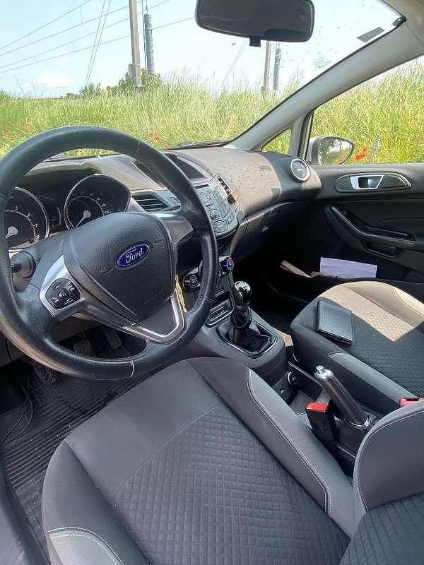 Gebraucht Ford Fiesta Trend 82 PS (60 kW) 2017 Silber Limousine