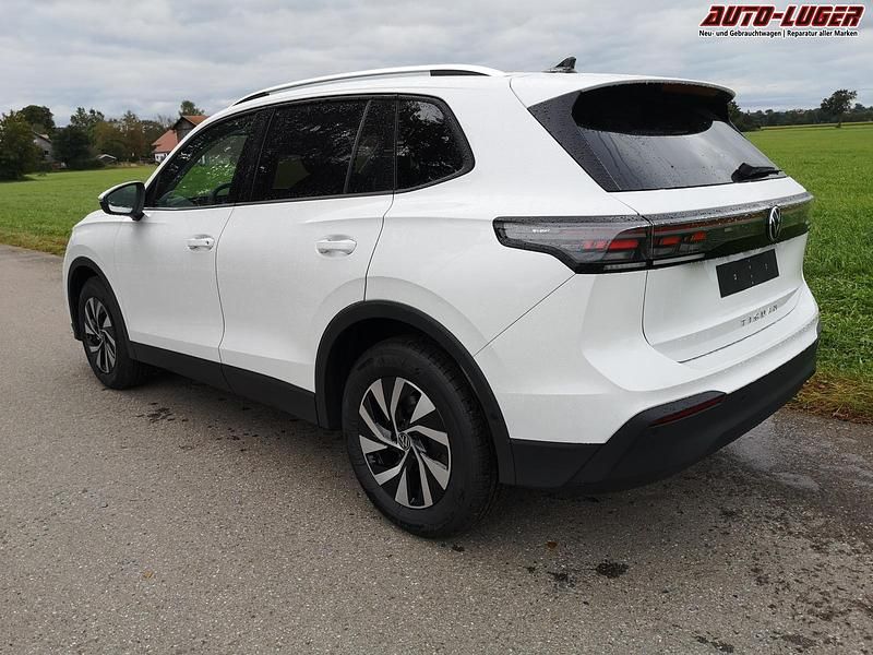 Neu VW Tiguan Life 131 PS (96 kW) 2025 Onyxweiß perleffekt SUV