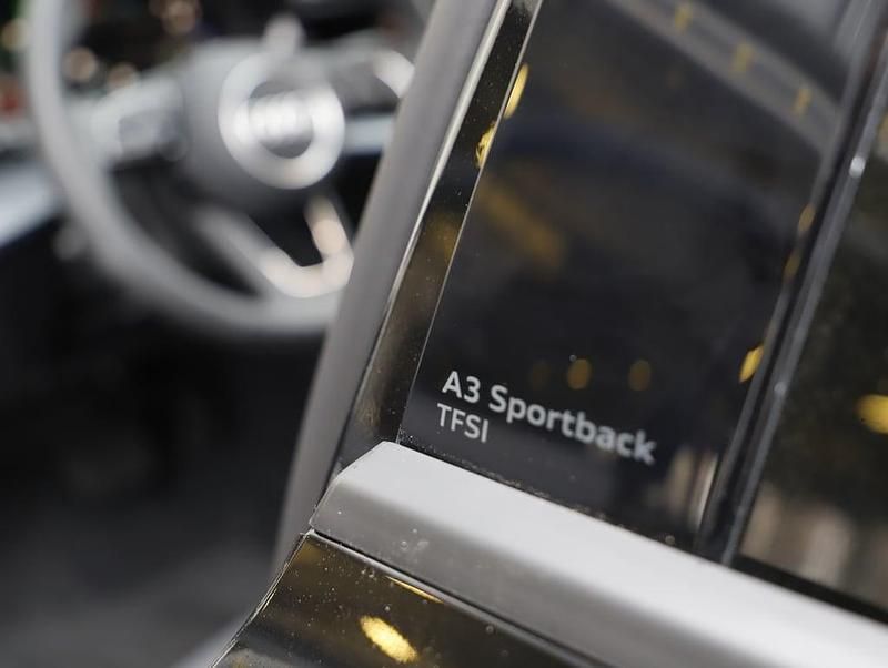 Neu Audi A3 Ambiente 116 PS (85 kW) 2026 Schwarz  metallicperleffektno Limousine