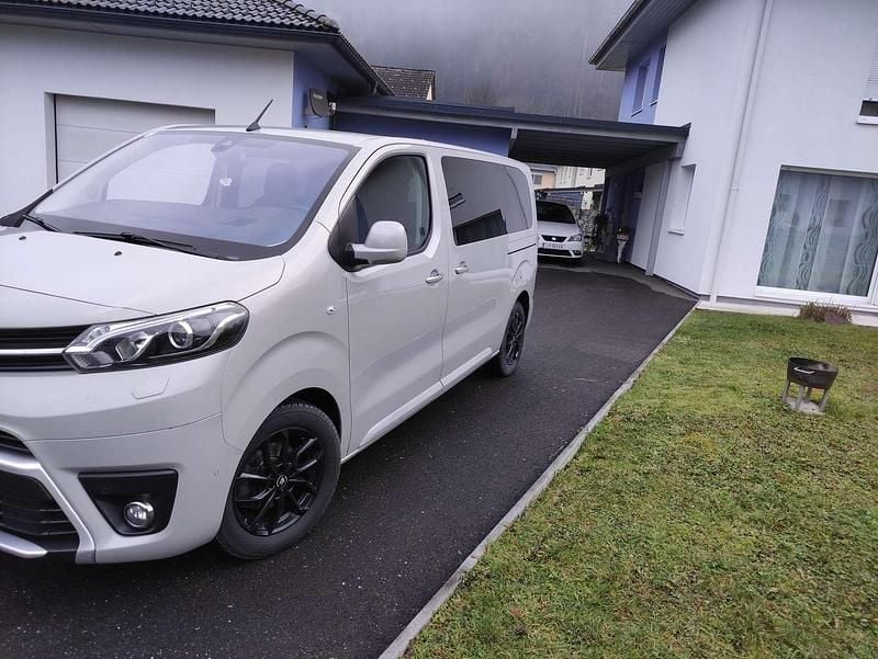 Beige Gebraucht 2021 Toyota Proace Verso Kombi | € 33.200 (Fairer Preis) - Bild 1/4