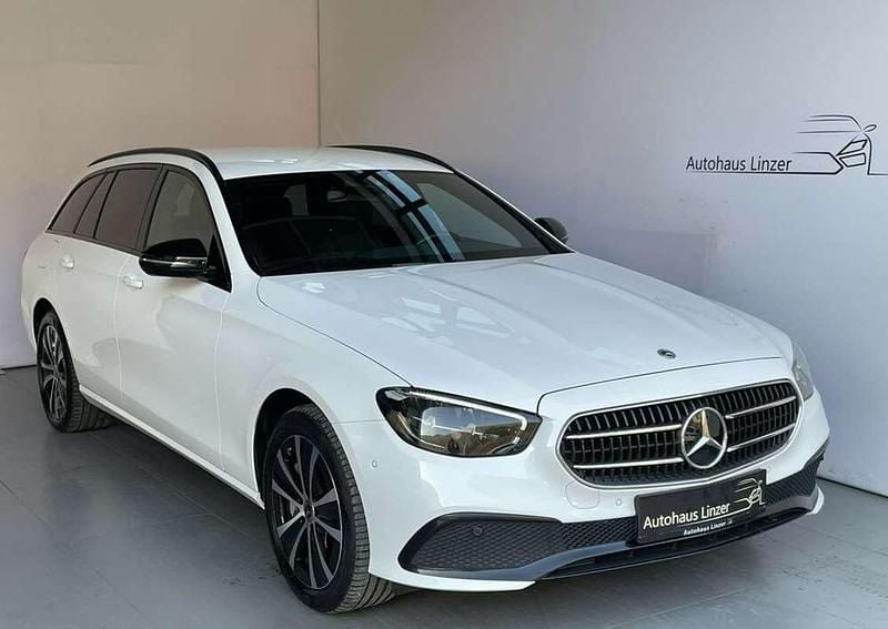 Weiß Gebraucht 2021 Mercedes E300 Kombi | € 34.890 (Fairer Preis) - Bild 1/4