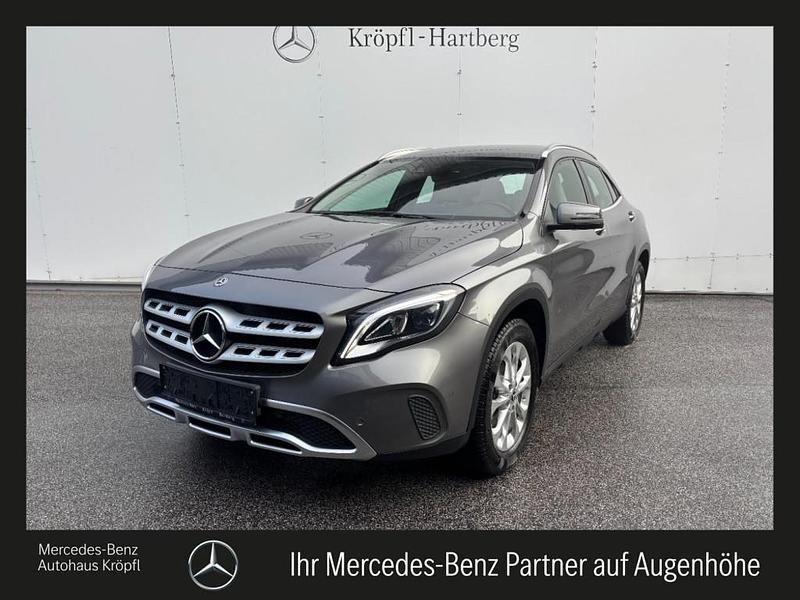 Grau Gebraucht 2018 Mercedes GLA200 Urban SUV | € 23.900 (Fairer Preis) - Bild 1/4
