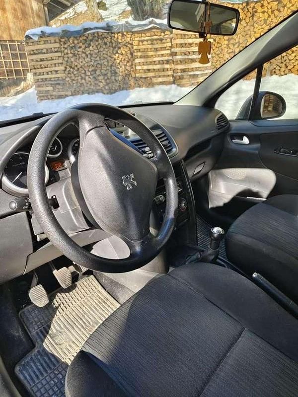 Gebraucht Peugeot 207 73 PS (53 kW) 2010 Grau Limousine