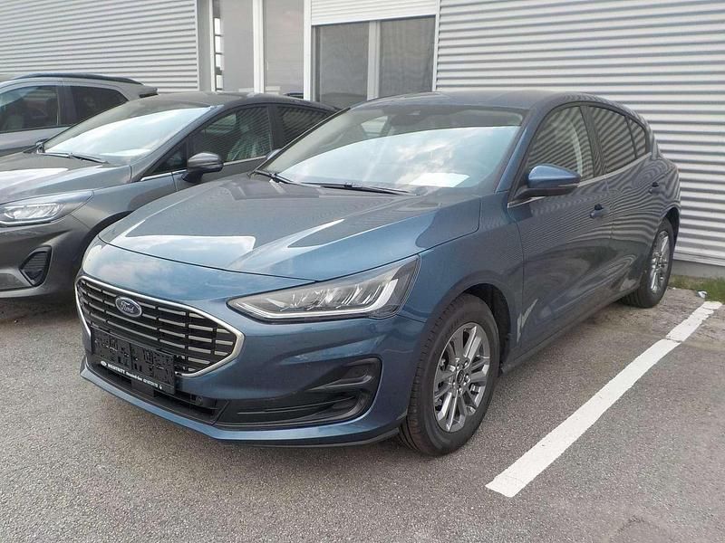 Blau Gebraucht 2023 Ford Focus Titanium Limousine | € 21.990 (Etwas zu teuer) - Bild 1/4