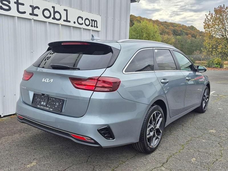 Neu Kia Ceed Sportswagon Silver 140 PS (102 kW) 2025 Grau Kombi