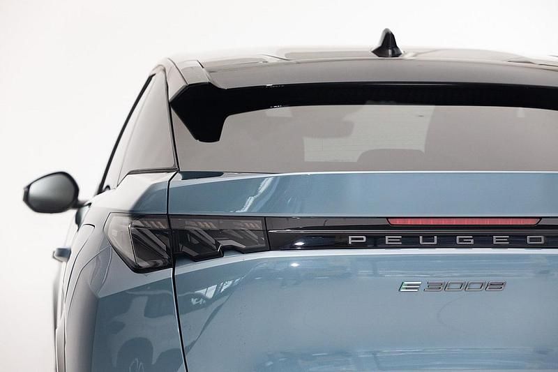 Gebraucht Peugeot e-3008 GT 157 kW (214 PS) 2025 Blau SUV