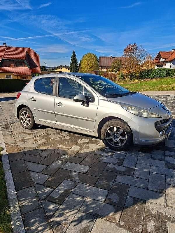 Gebraucht Peugeot 207 68 PS (50 kW) 2008 Limousine