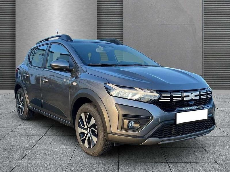 Grau Neu 2025 Dacia Sandero Expression SUV | € 21.044 (Guter Preis) - Bild 1/4
