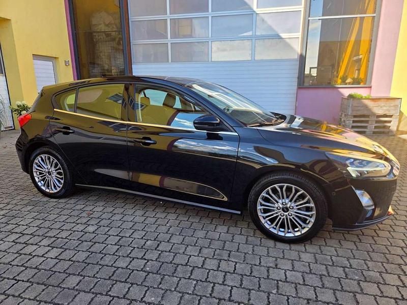 Gebraucht Ford Focus 120 PS (88 kW) 2021 Schwarz Kleinwagen