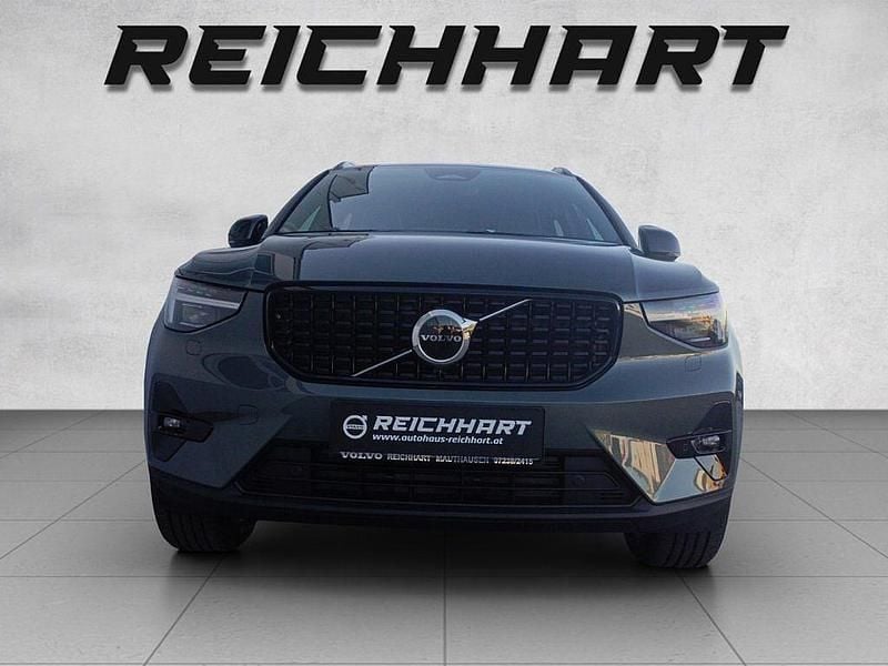 Neu Volvo XC40 163 PS (119 kW) 2025 Gold SUV