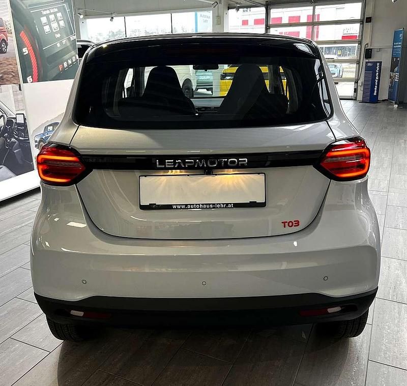 Neu Leapmotor T03 69 kW (95 PS) 2025 Silber Kleinwagen