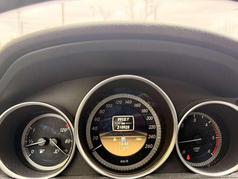 Gebraucht Mercedes C180 Elegance 120 PS (88 kW) 2012 Blau Limousine