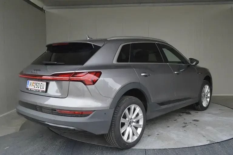 Gebraucht Audi e-tron Business 230 kW (313 PS) 2021 Mittelgrau  metallic SUV