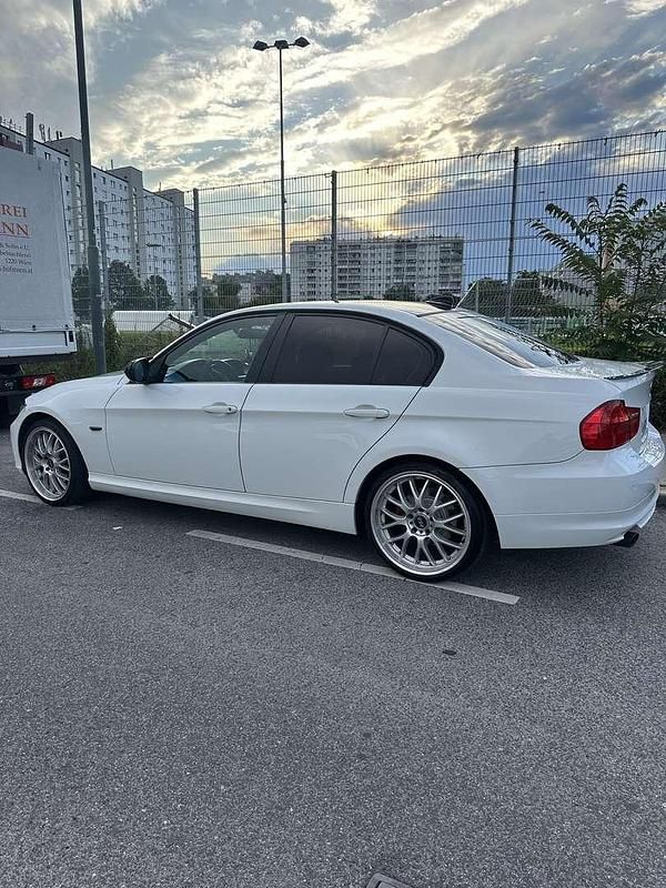 Gebraucht BMW 320 177 PS (130 kW) 2009 Limousine