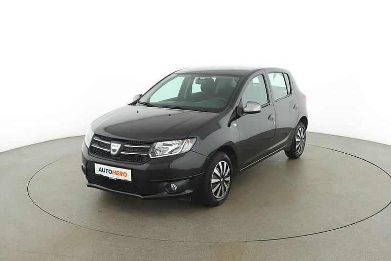 Schwarz Gebraucht 2016 Dacia Sandero Celebration Limousine | € 7.690 (Fairer Preis) - Bild 1/3