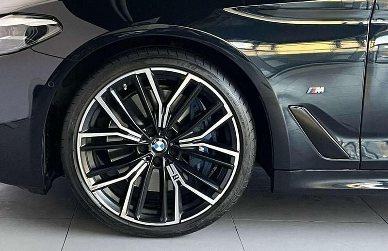 Gebraucht BMW 530 M Sport 286 PS (210 kW) 2023 Schwarz Limousine