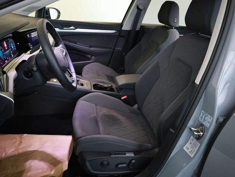 Gebraucht VW Golf Life 110 PS (80 kW) 2024 Grau Limousine