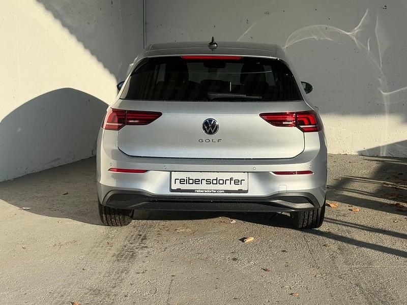 Neu VW Golf VIII 115 PS (84 kW) 2025 Silber  metallic Limousine
