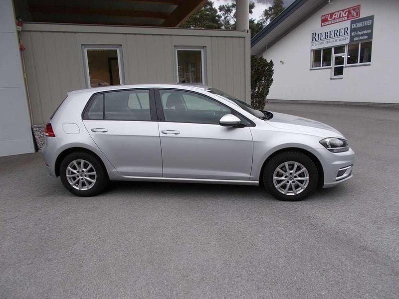 Gebraucht VW Golf VIII 116 PS (85 kW) 2020 Grau Limousine