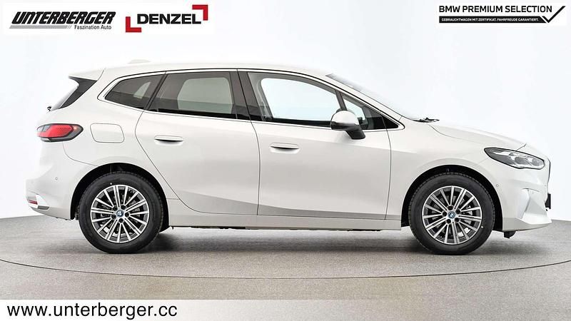 Gebraucht BMW 225 Active Tourer Luxury Line 245 PS (180 kW) 2024 Weiß Van / Kleinbus