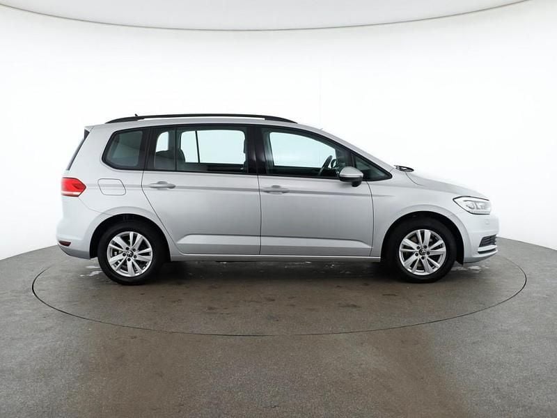 Gebraucht VW Touran Comfortline 150 PS (110 kW) 2022 Silber  metallic Van / Kleinbus