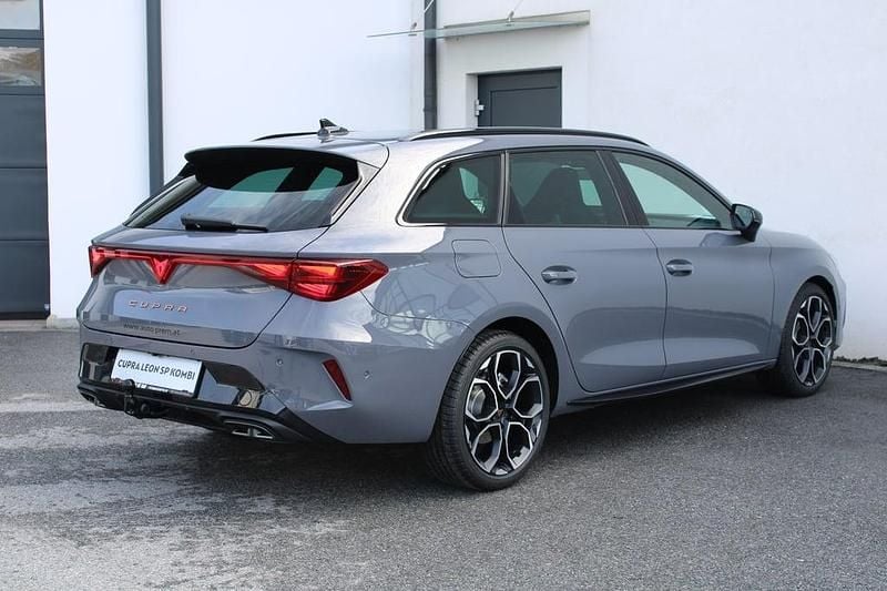 Neu Cupra Leon 150 PS (110 kW) 2025 Mittelgrau  normal Kombi