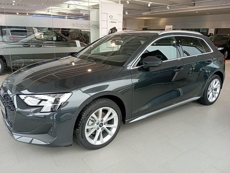 Neu Audi A3 Ambiente 116 PS (85 kW) 2026 Hellgrau  metallic Limousine