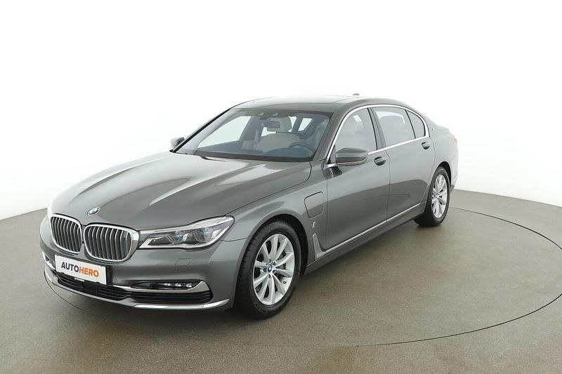 Grau Gebraucht 2018 BMW 740 Executive Limousine | € 37.190 (Fairer Preis) - Bild 1/3