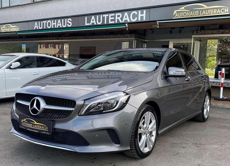 Grau Gebraucht 2017 Mercedes A200 Kleinwagen | € 19.990 (Fairer Preis) - Bild 1/4