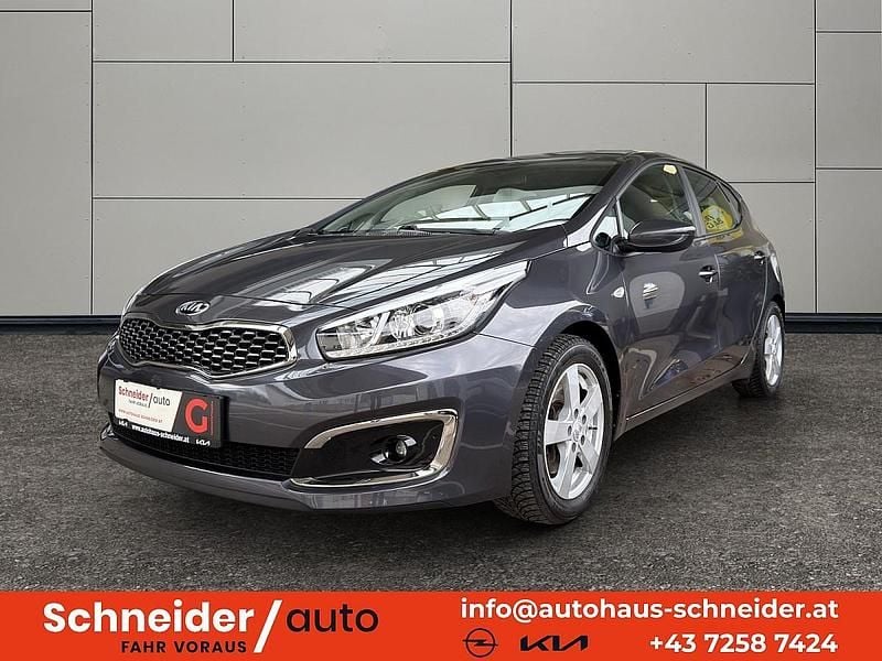 Grau Gebraucht 2017 Kia Ceed Kleinwagen | € 9.333 (Fairer Preis) - Bild 1/4