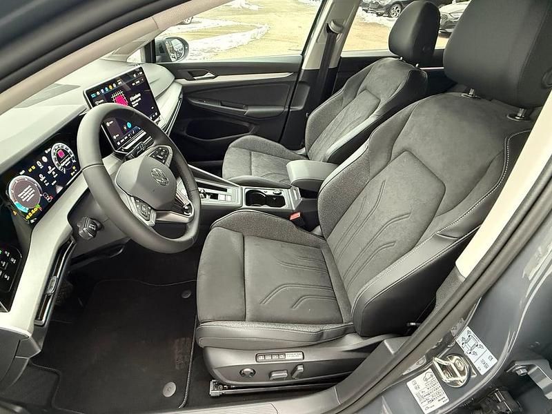 Neu VW Golf VIII Business 150 PS (110 kW) 2026 Schwarz  metallic Kombi