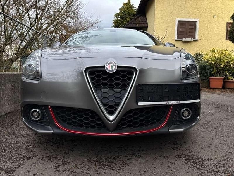 Gebraucht Alfa Romeo Giulietta Executive 120 PS (88 kW) 2018 Silber Kleinwagen