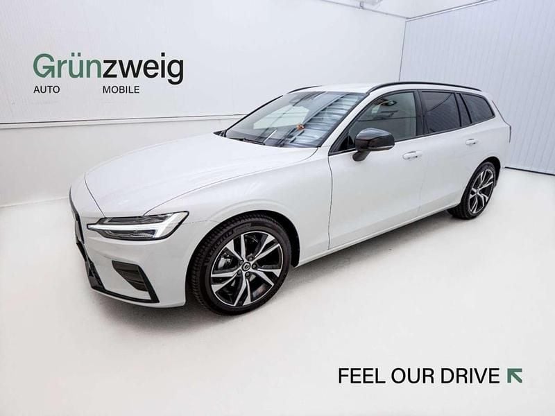 Weiß Gebraucht 2024 Volvo V60 Plus Kombi | € 53.990 - Bild 1/4