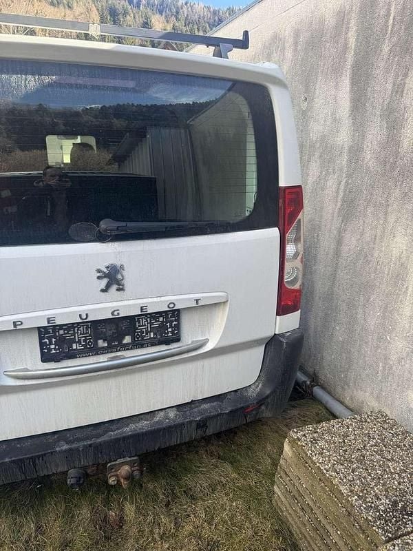 Gebraucht Peugeot TePee 128 PS (94 kW) 2011 Kombi