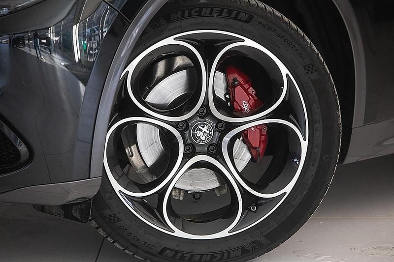 Gebraucht Alfa Romeo Stelvio Ti 209 PS (153 kW) 2023 Schwarz SUV