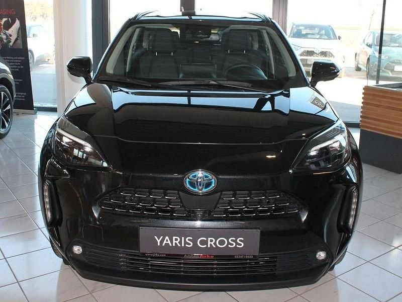 Neu Toyota Yaris Cross Elegant 92 PS (67 kW) 2025 Schwarz SUV