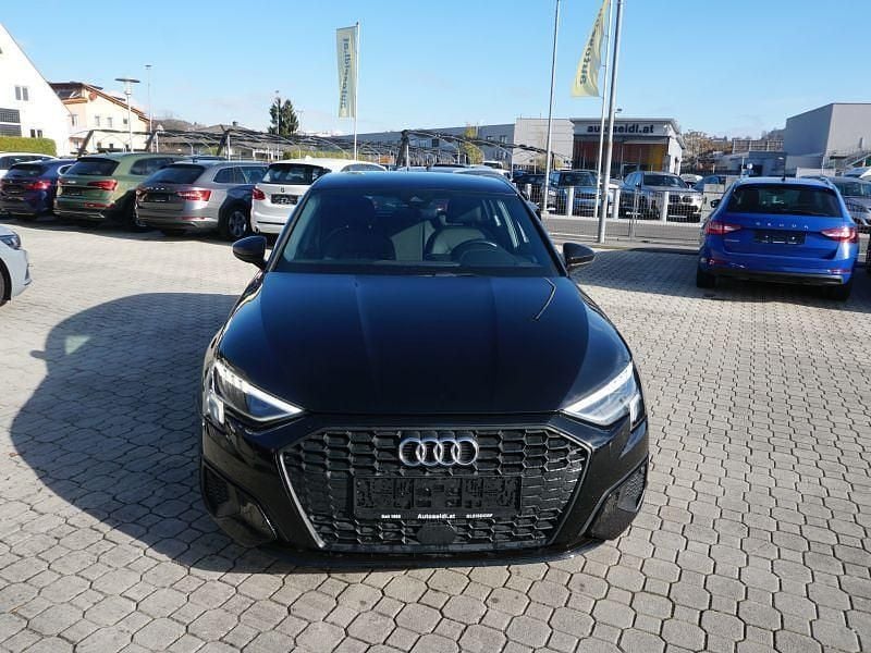 Gebraucht Audi A3 Sport 116 PS (85 kW) 2023 Schwarz Limousine