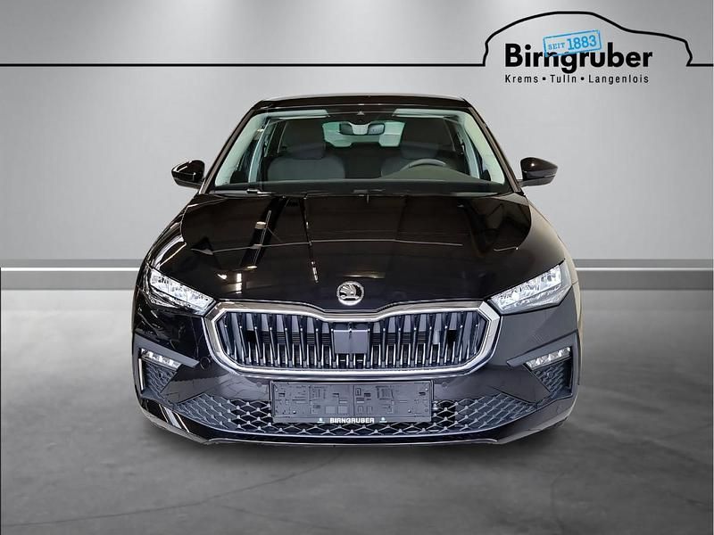 Neu Skoda Scala Selection 95 PS (69 kW) 2025 Schwarz  metallicperleffektno Kleinwagen