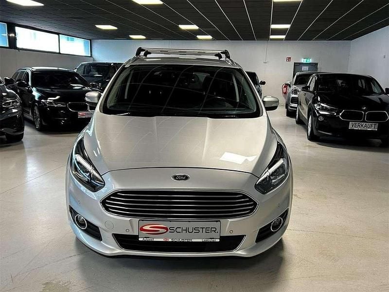 Gebraucht Ford S-MAX Titanium 150 PS (110 kW) 2019 Silber Van / Kleinbus