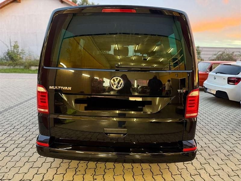 Gebraucht VW Multivan Trendline 150 PS (110 kW) 2017 Schwarz Van