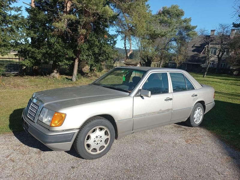 Gebraucht Mercedes E200 118 PS (86 kW) 1991 Gold Limousine