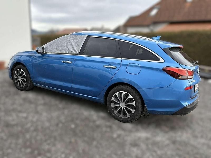 Gebraucht Hyundai i30 Premium 110 PS (80 kW) 2017 Blau Kombi