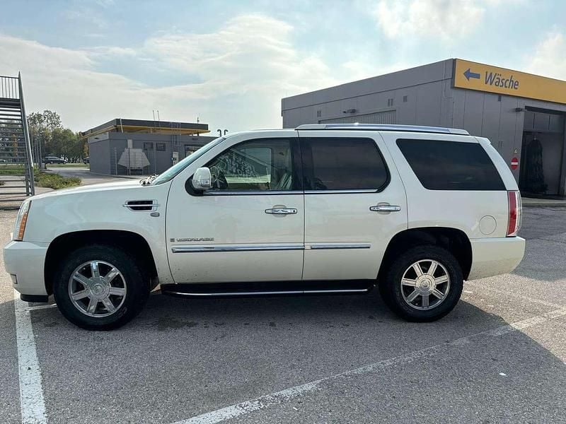 Weiß Gebraucht 2011 Cadillac Escalade SUV | € 19.900 - Bild 1/4