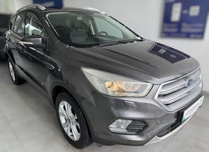 Gebraucht Ford Kuga Titanium 150 PS (110 kW) 2018 Grau SUV