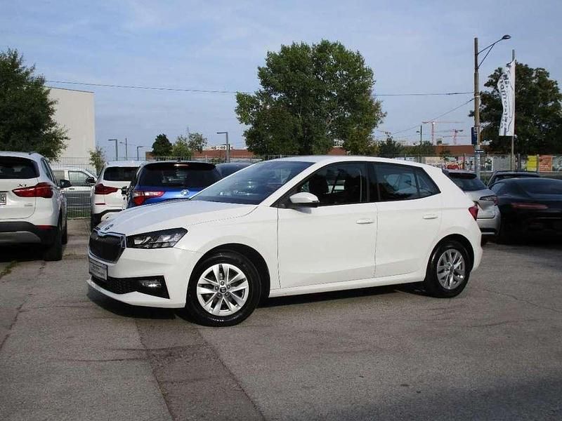 Gebraucht Skoda Fabia Ambition 65 PS (47 kW) 2022 Weiß Kleinwagen