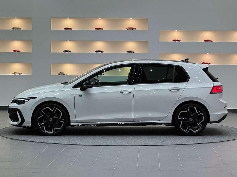 Gebraucht VW Golf VIII R-line 150 PS (110 kW) 2025 Weiß Kleinwagen