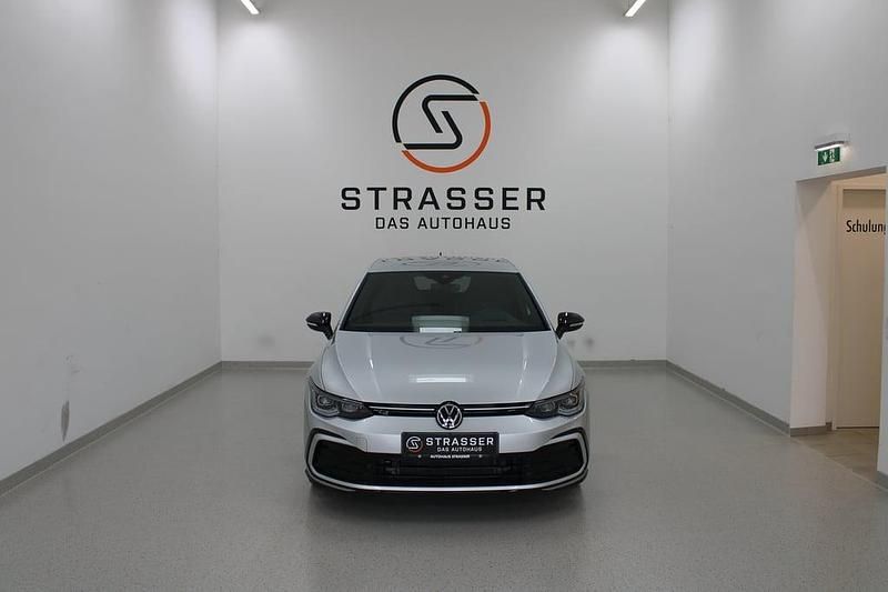 Gebraucht VW Golf VIII R-line 131 PS (96 kW) 2022 Silber  metallic Limousine