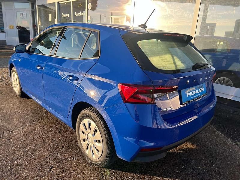 Gebraucht Skoda Fabia Active 65 PS (47 kW) 2023 Mittelblau  normal Kleinwagen