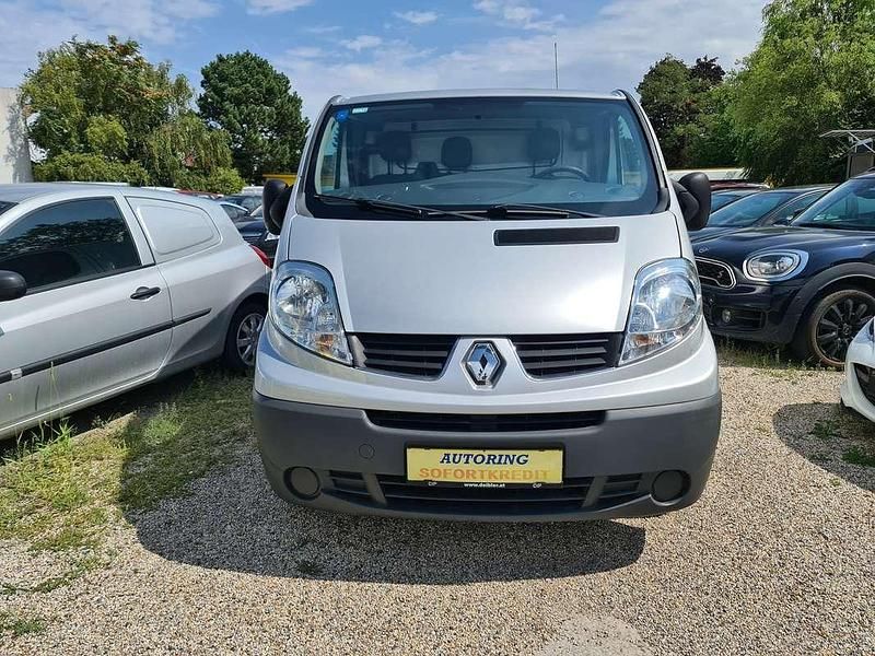 Gebraucht Renault Trafic 90 PS (66 kW) 2013 Silber Van / Kleinbus